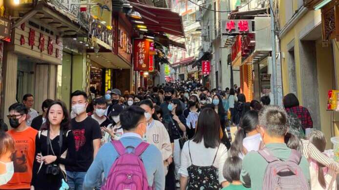 澳门旅游局局长向当地媒体 TDM Canal Macau 透露，仅在1月13日这一天，特区就接待了46000名游客，远高于202 ...