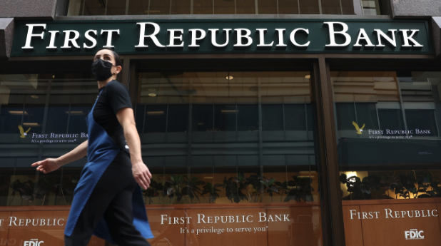 First Republic Bank 股价周三暴跌，跌至历史新低